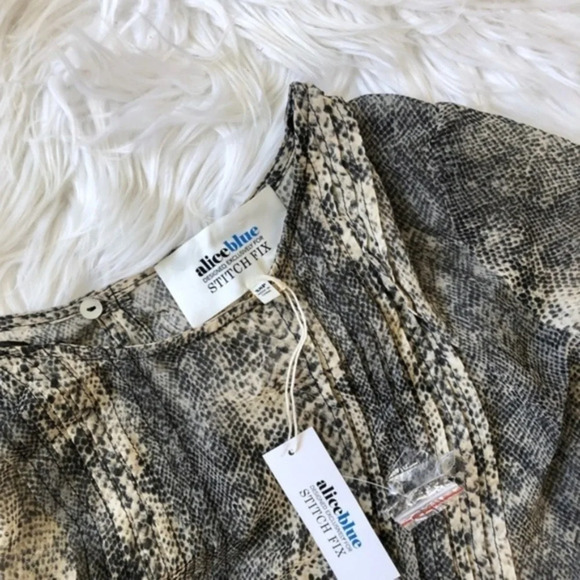 Alice Blue Stitch Fix NWT Reptile Print Blouse XSP - Picture 2 of 6